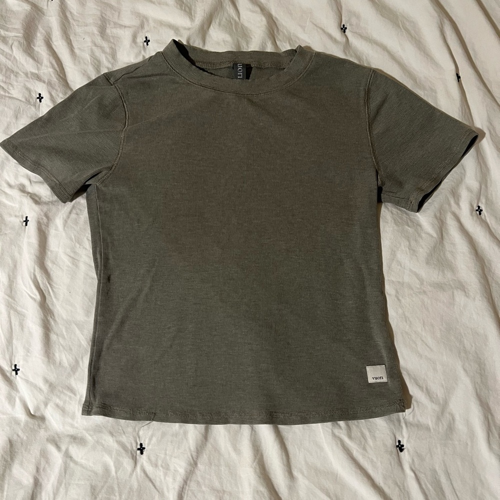 Vuori Pose Fitted Tee